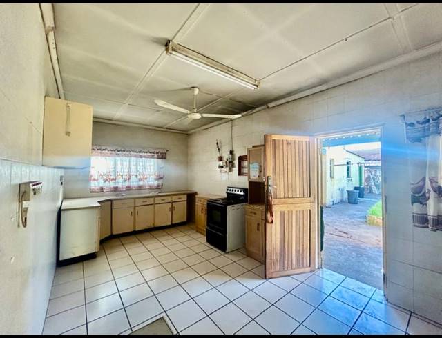 3 BEDROOM HOUSE FOR SALE IN VANDERBIJLPARK CW 2